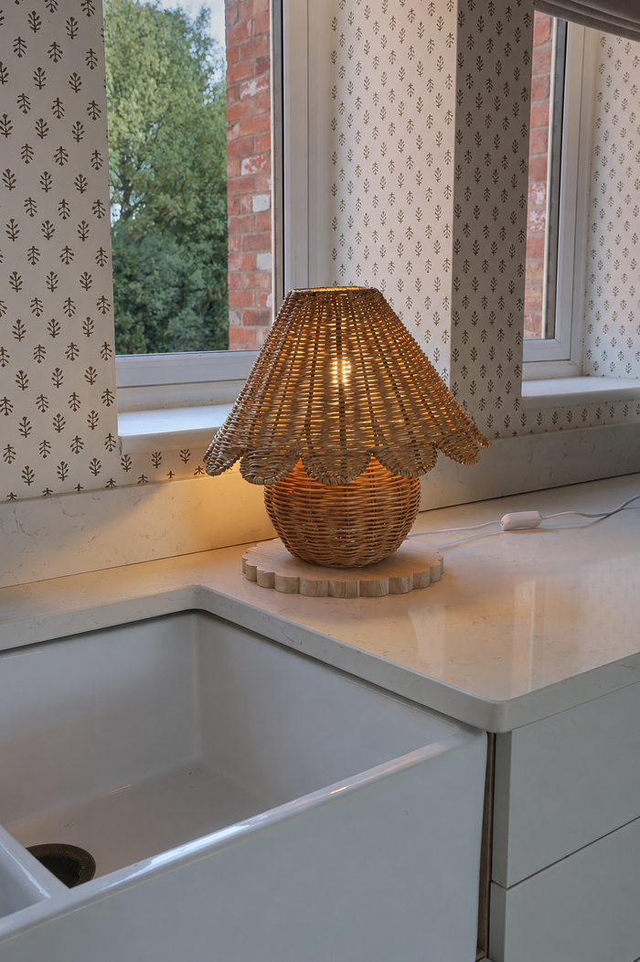 Round Rattan Table Lamp – Scalloped Shade – Natural