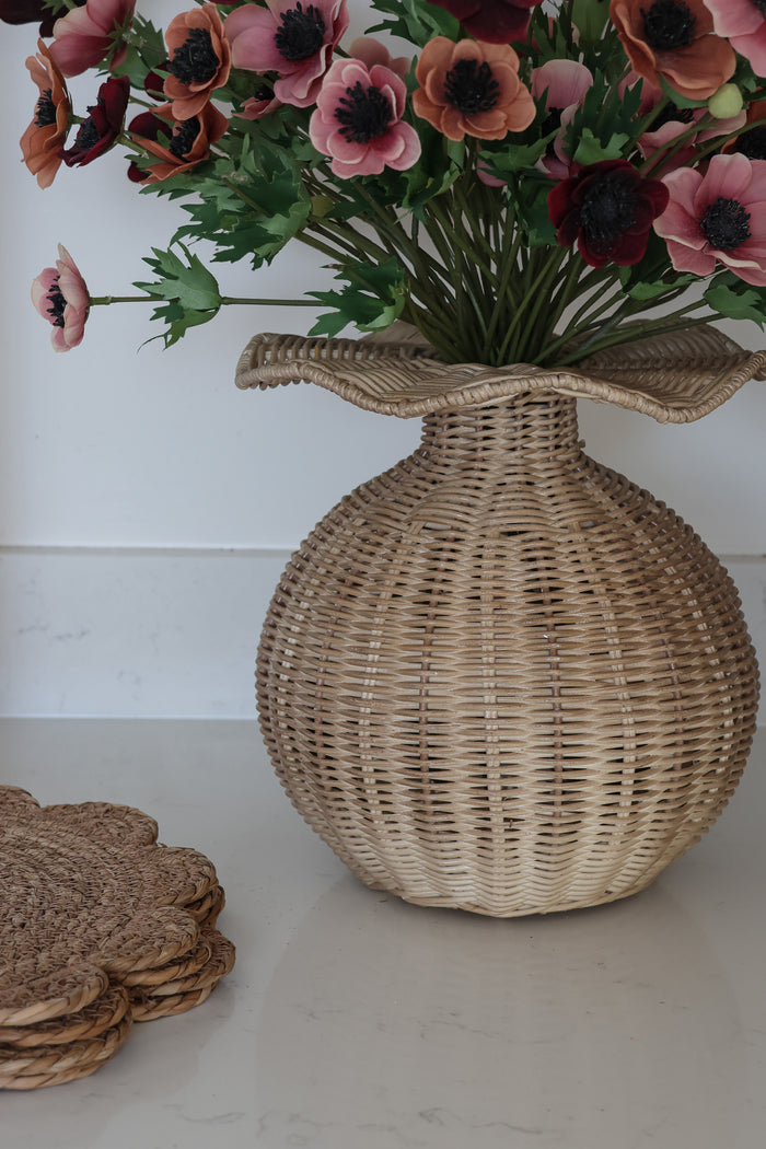 Scalloped Round Rattan Vase – Dark Natural