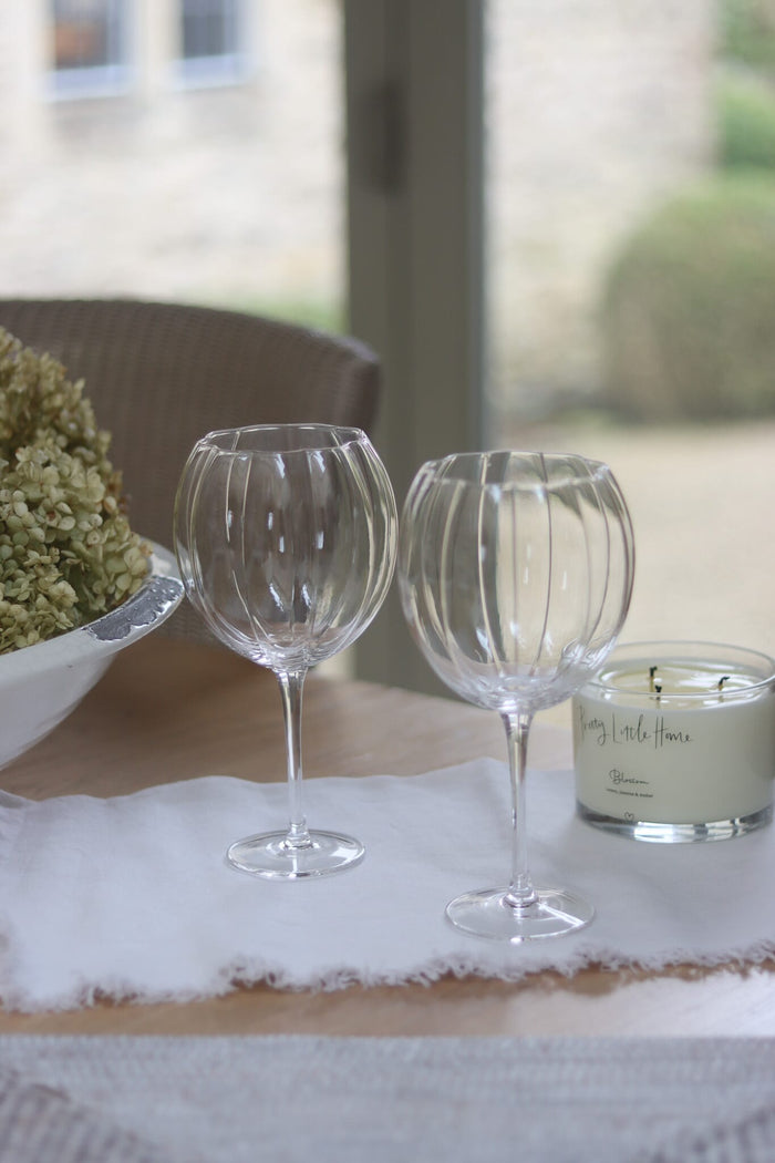 Set of 2 Wine Glasses - Scalloped