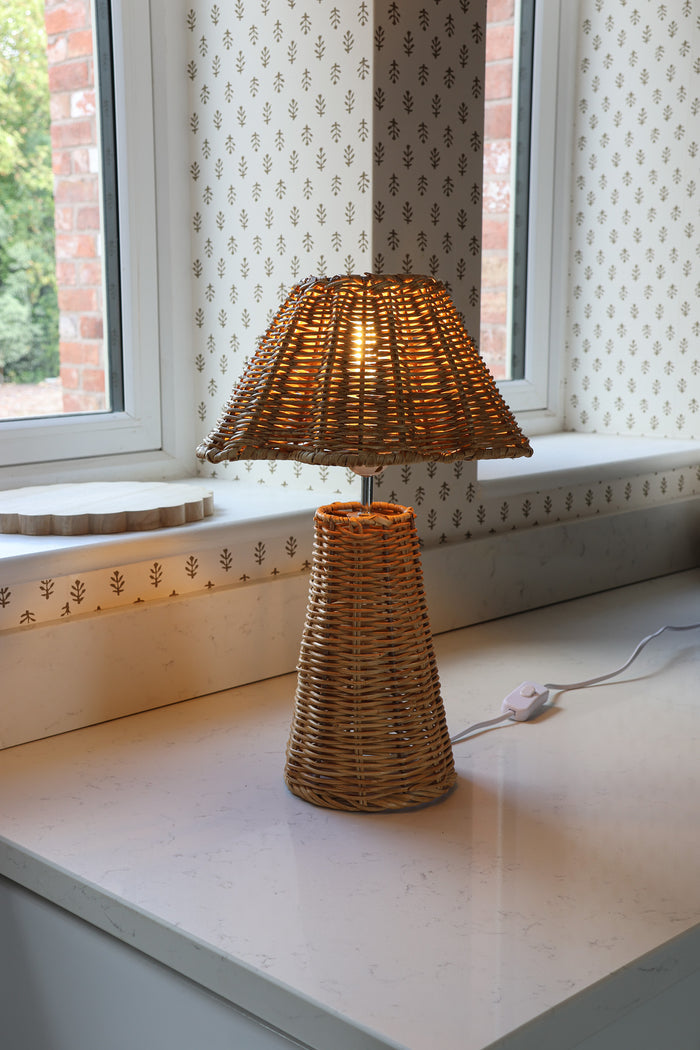 Small Rattan Lamp – Scalloped Edge – Natural