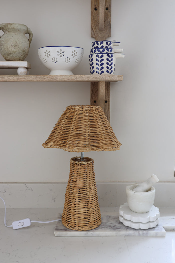 Small Rattan Lamp – Scalloped Edge – Natural