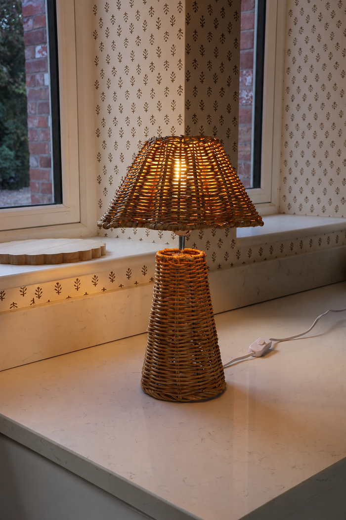 Small Rattan Lamp – Scalloped Edge – Natural
